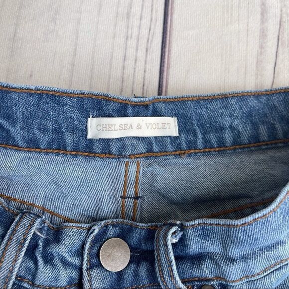 Chelsea & Violet Women’s Distressed High Rise Raw Hem Denim Shorts Size 27 - Picture 4 of 12